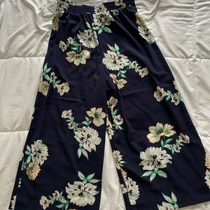 Wide legged cropped pants